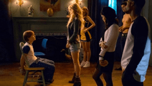 Bella Thorne estrena película de terror en Netflix