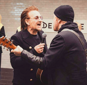 U2 dio un concierto en el metro 