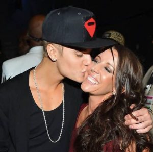mamá de Justin Bieber no aprueba su compromiso 